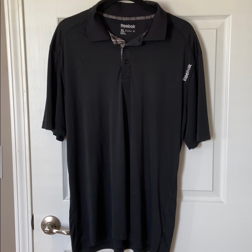 Performance material collard Reebok shirt